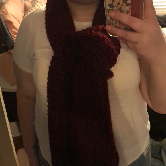 Chunky Burgandy Scarf - Picture 5 of 5